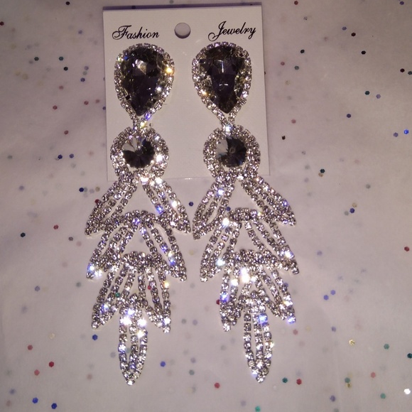 FRANNY'S FASHION Jewelry - Silver rhinestone chandelier earrings